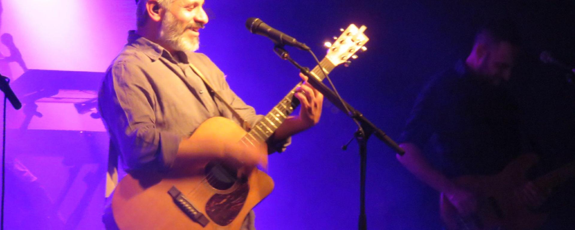 אביתר בנאי, הופעה חיה, הופעות בבארבי, הופעה בתל אביב, מוזיקה, מוסיקה ישראלית