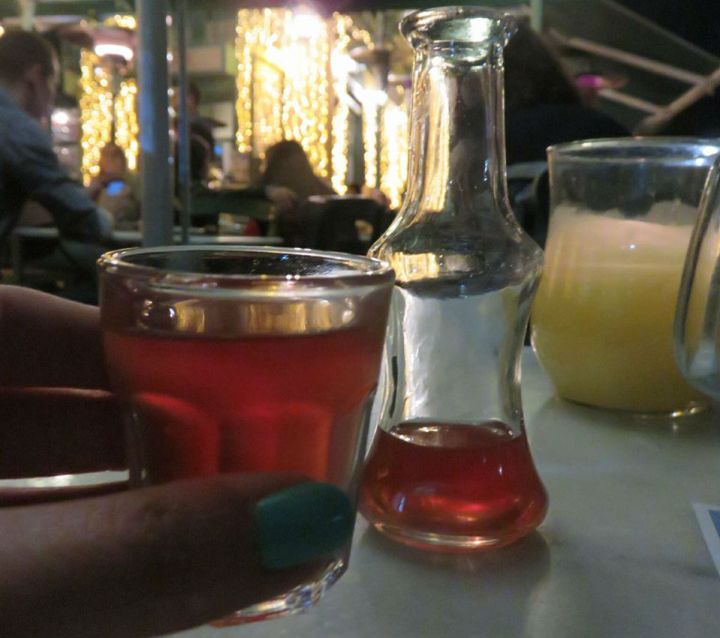 טיול ביוון, טיול באתונה, לטייל לבד, סיוון סטרומזה, אלכוהול