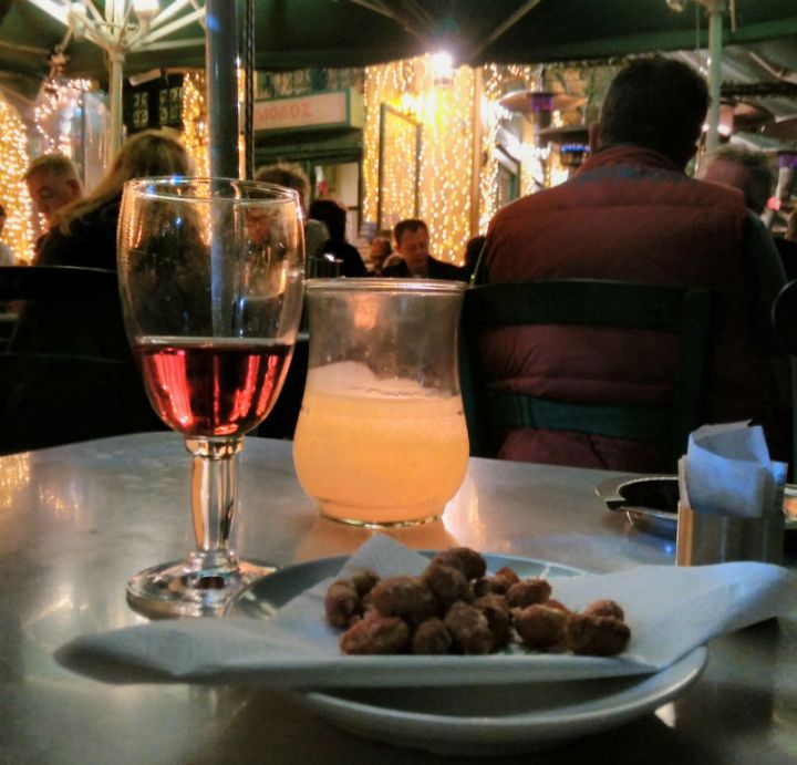 טיול ליוון, מסעדות מומלצות באתונה, DIODOS, חופשה באתונה, טיסות לחו"ל, טיפים לאתונה, סיוון סטרומזה, לטייל לבד