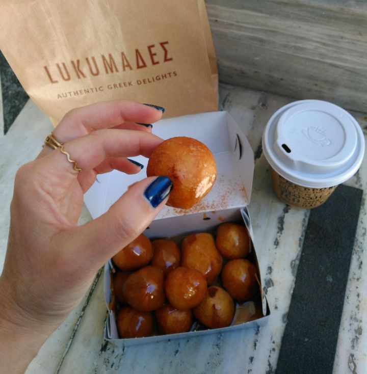 טיול ליוון, קינוחים מומלצים ביוון, איפה לאכול באתונה, חופשה באתונה, טיסות לחו"ל, טיפים לאתונה, סיוון סטרומזה, לטייל לבד