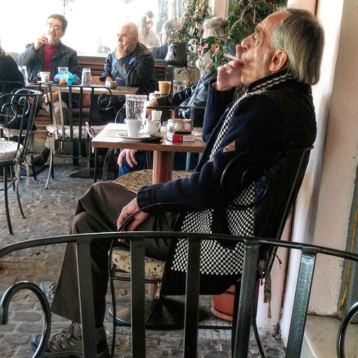 חופשה באתונה, חופשה בחול, טיסות לחול, אנשים מעשנים, חופשה ביוון, סיוון סטרומזה, לטייל לבד,