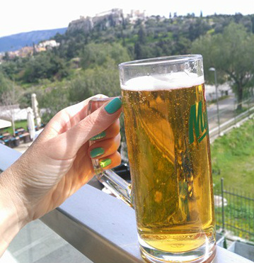 טיול ליוון, בירה עם נוף, מסעדות באתונה, חופשה באתונה, טיסות לחו"ל, טיפים לאתונה, סיוון סטרומזה, לטייל לבד