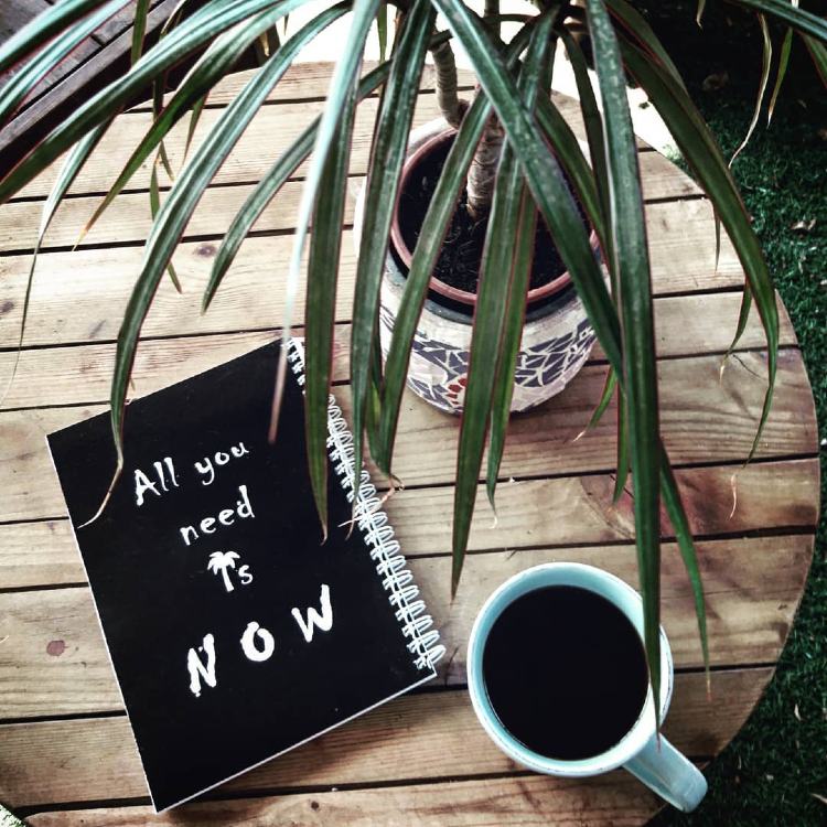 ALL YPU NEED IS NOW, מחברת מעוצבת, משפטי מוטיבציה